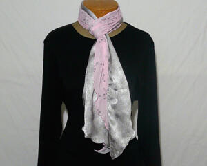 I call this a double scarf even though the fabrics are side by side. The nice length of 70 inches offers a variety of ways to be tied.